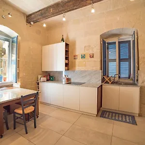 Charming Maisonette In La Valletta